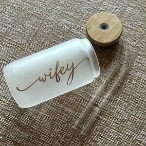Frosted Glass Tumbler with Gold 'Wifey' Design + 2 glass straws & bamboo lid